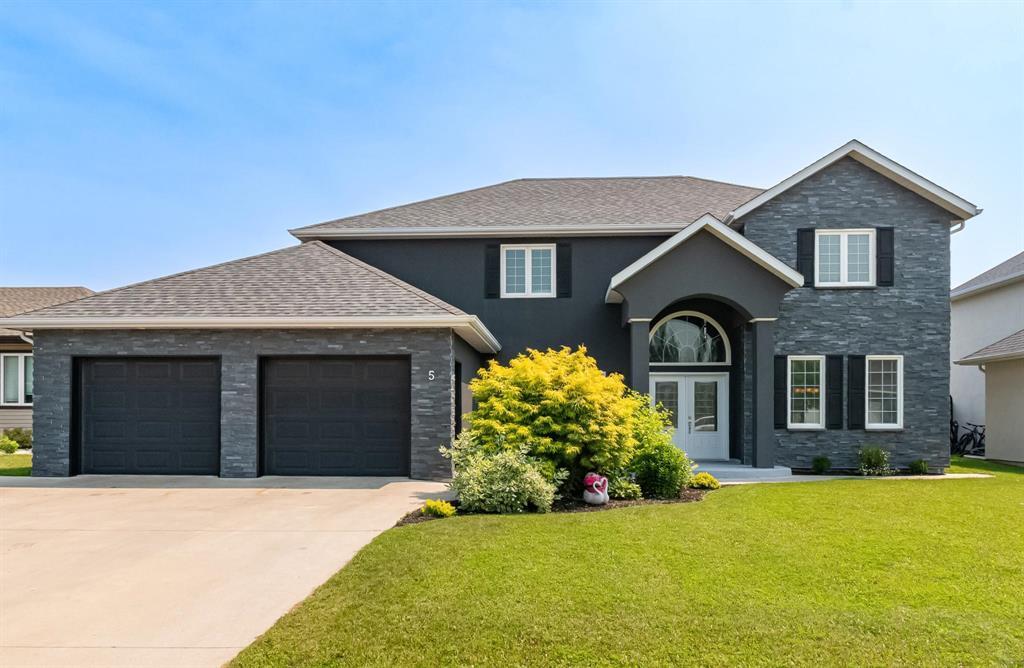 Property Photo: 5 Chevy Drive MB R6W 1M5