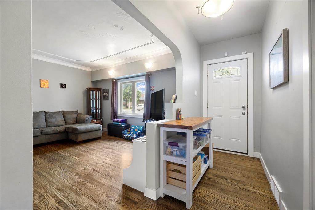 Property Photo: 634 Regent Avenue West MB R2C 1S1