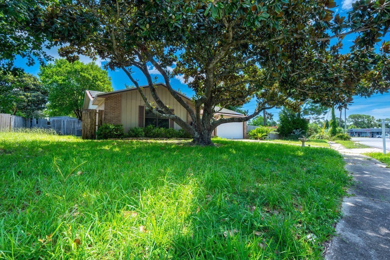 Property Photo: 1000 Quail Hollow Drive FL 32569