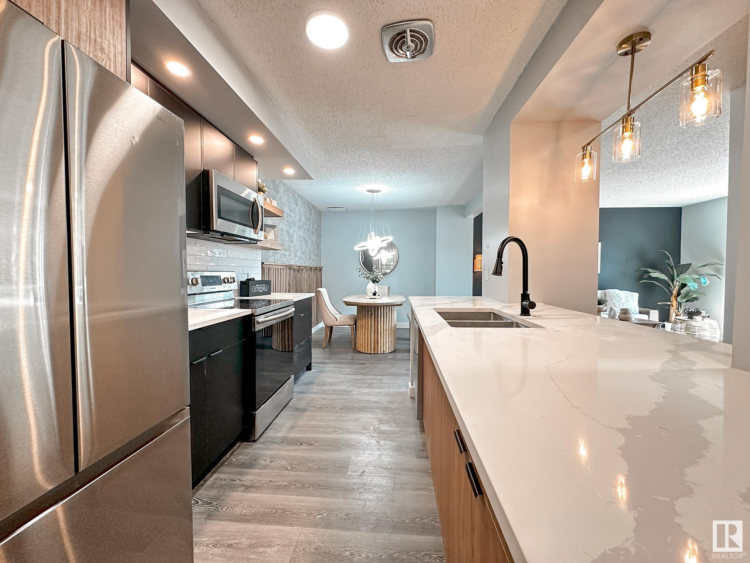 Property Photo:  862 Erin Place NW  AB T5T 1M6 