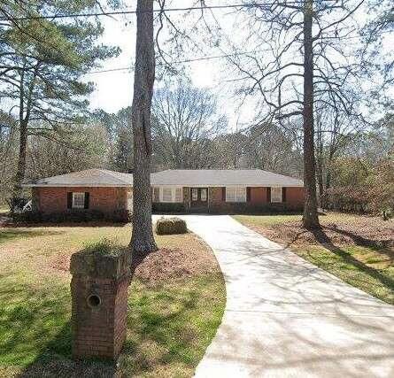 Property Photo: 10219 N Dinah Circle N GA 30014