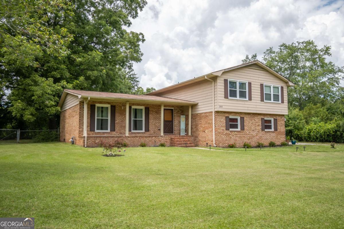 Property Photo:  185 Fairway Circle  GA 30607 
