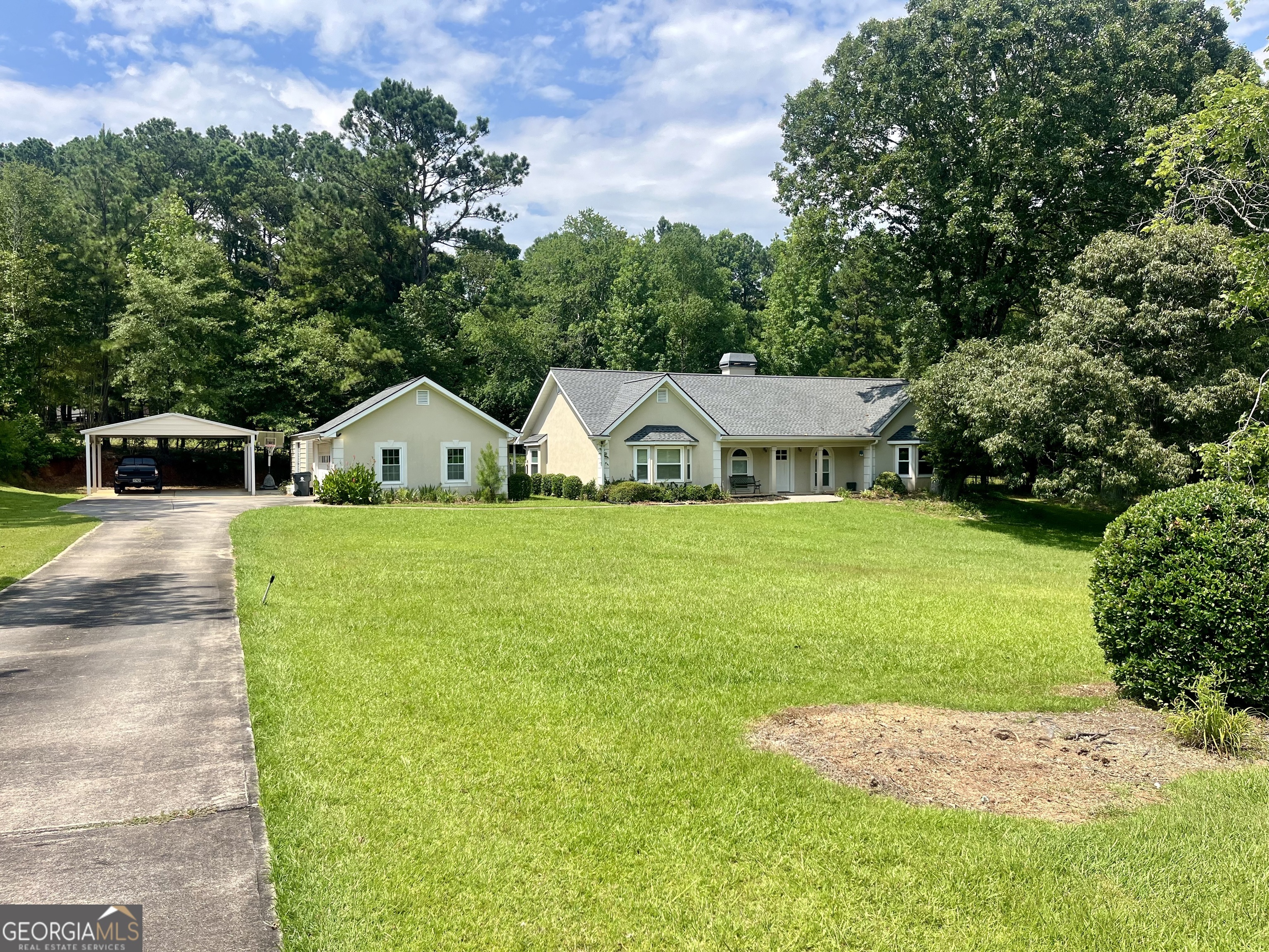 Property Photo: 10 Carriage Gate Drive GA 30277