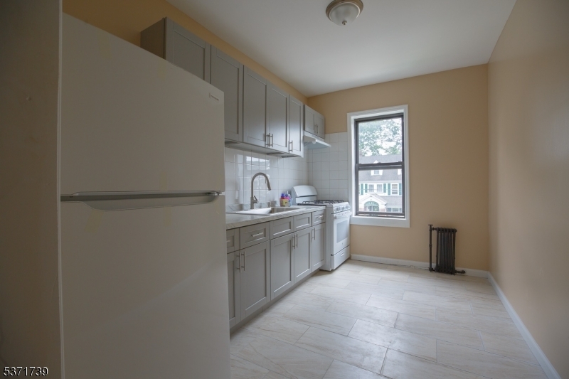 Property Photo: 300 W 7th St 22 NJ 07060