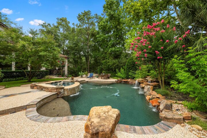 Property Photo: 30 W Bracebridge Circle TX 77382
