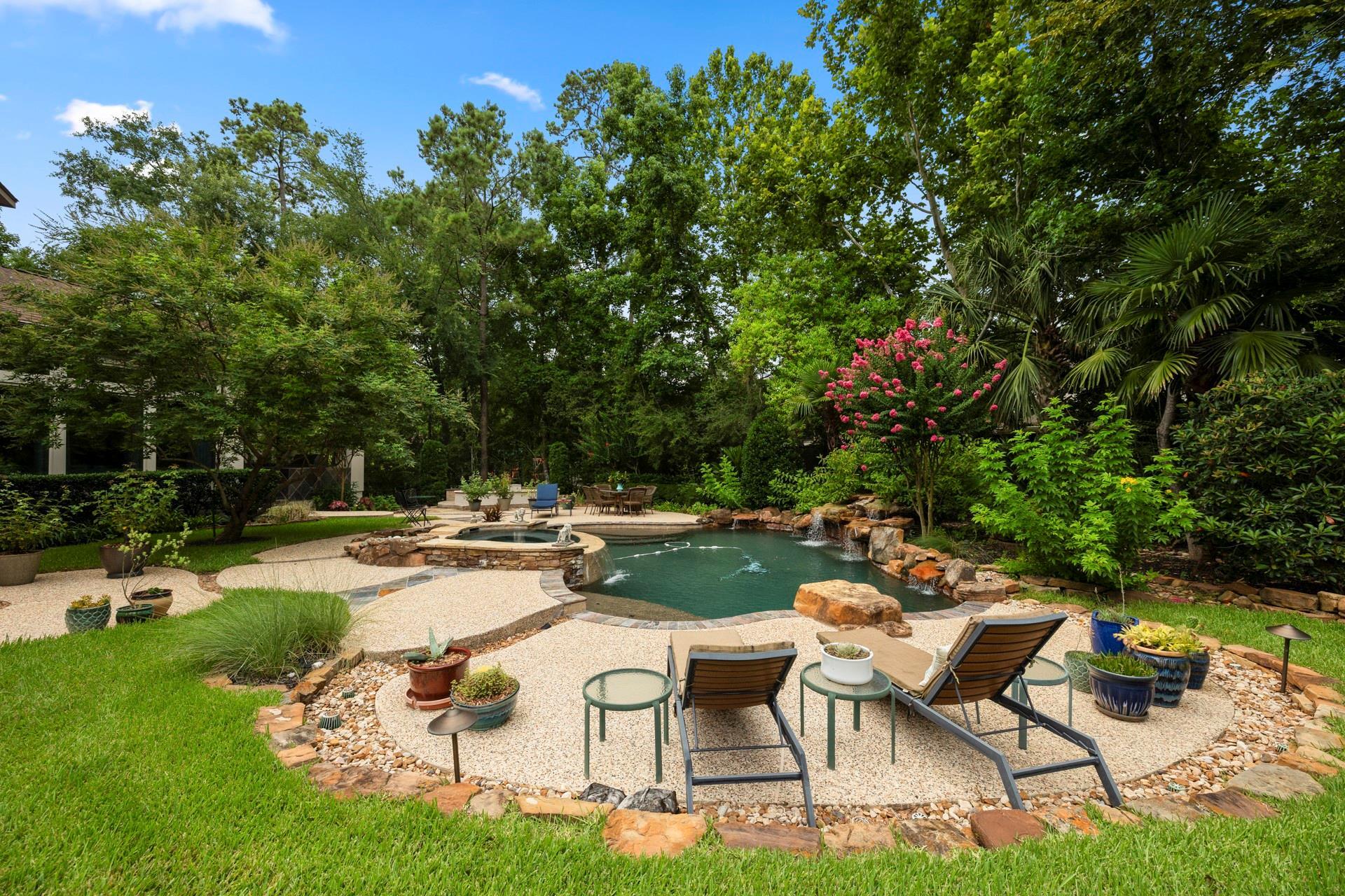 Property Photo: 30 W Bracebridge Circle TX 77382