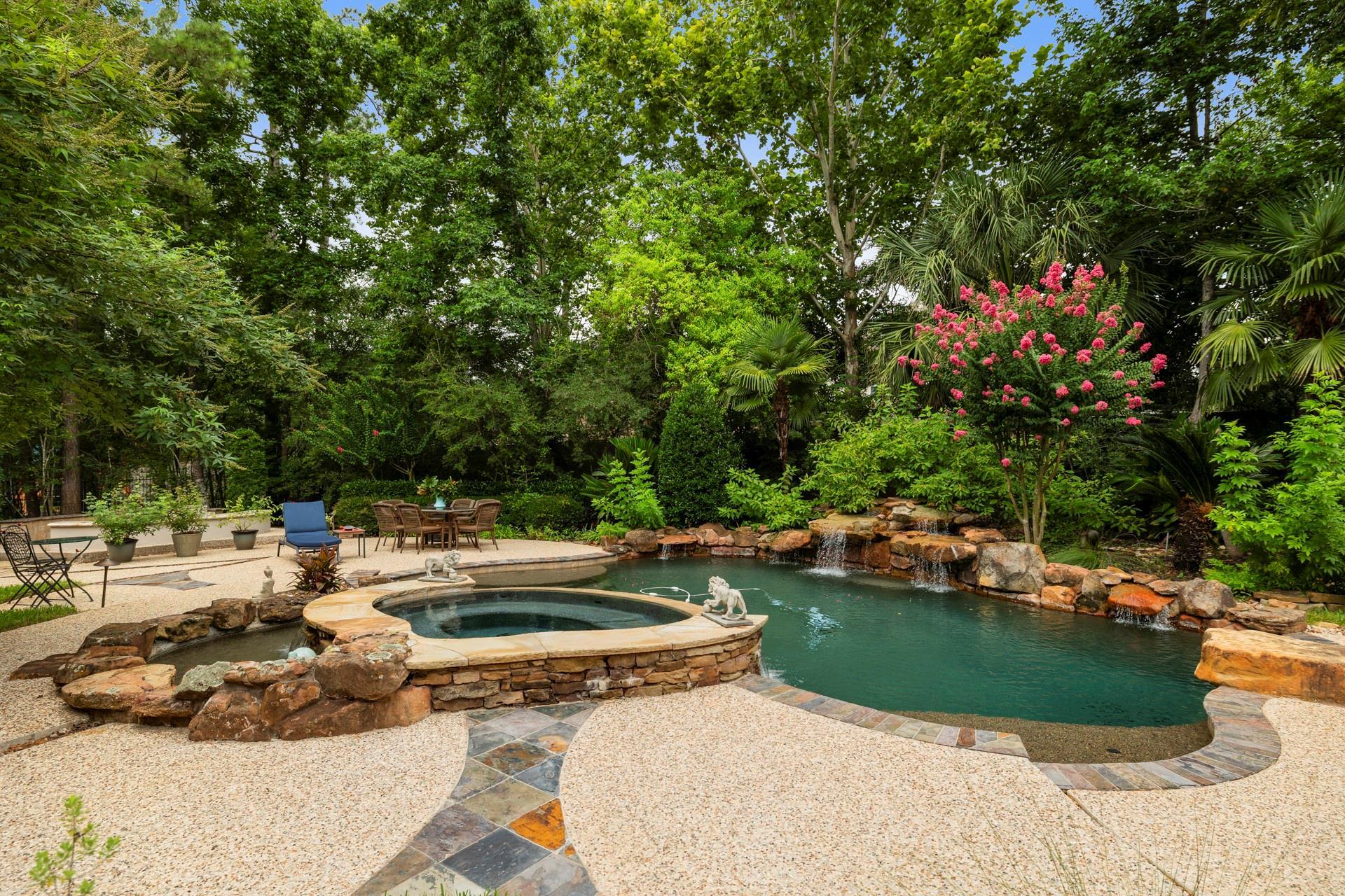Property Photo:  30 W Bracebridge Circle  TX 77382 