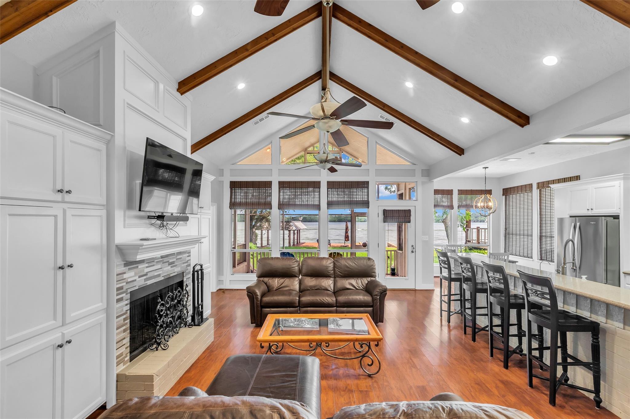 Property Photo: 923 Paradise Lane TX 77356