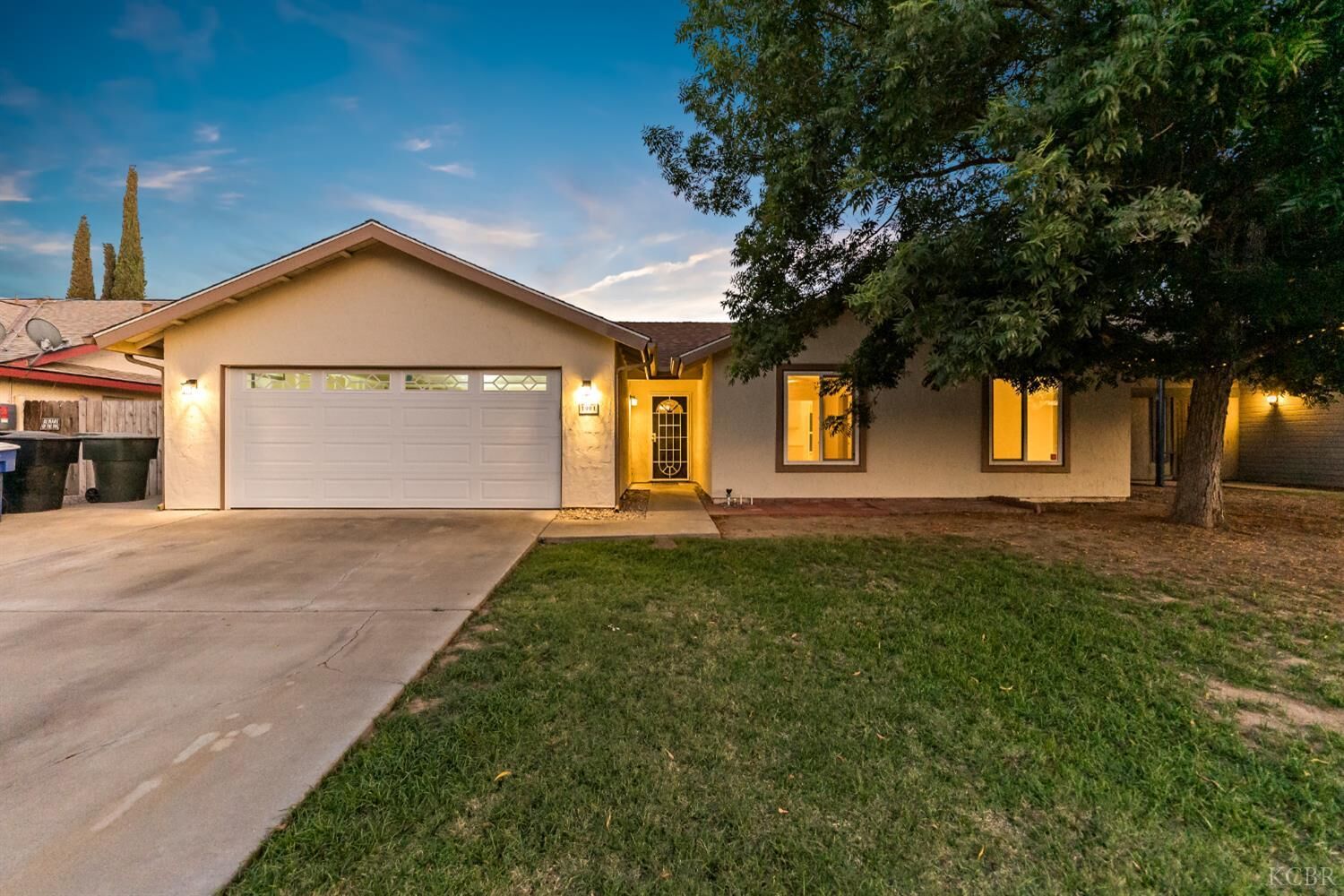 Property Photo:  1001 Lakewood Drive  CA 93230 