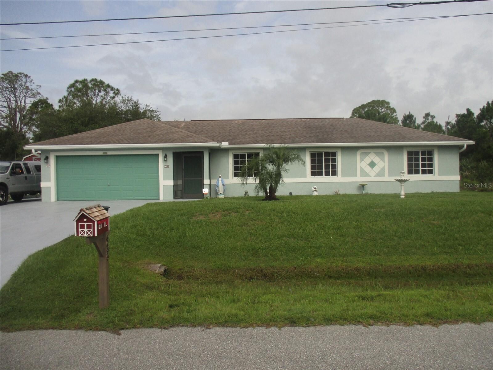 Property Photo: 6490 Honeycomb Circle FL 34291