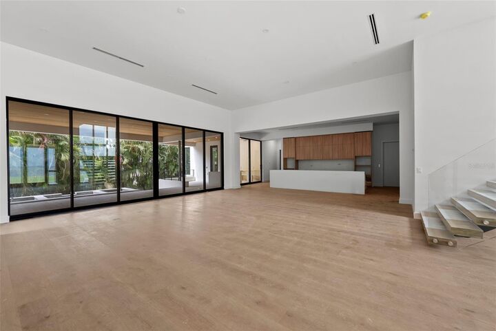 Property Photo: 107 Martinique Avenue FL 33606