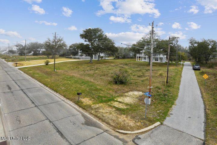 Property Photo: 517 N Beach Boulevard MS 39576