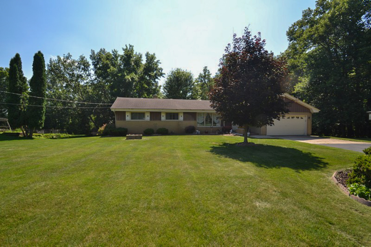 Property Photo: 155 Beatrice Dr WI 53027