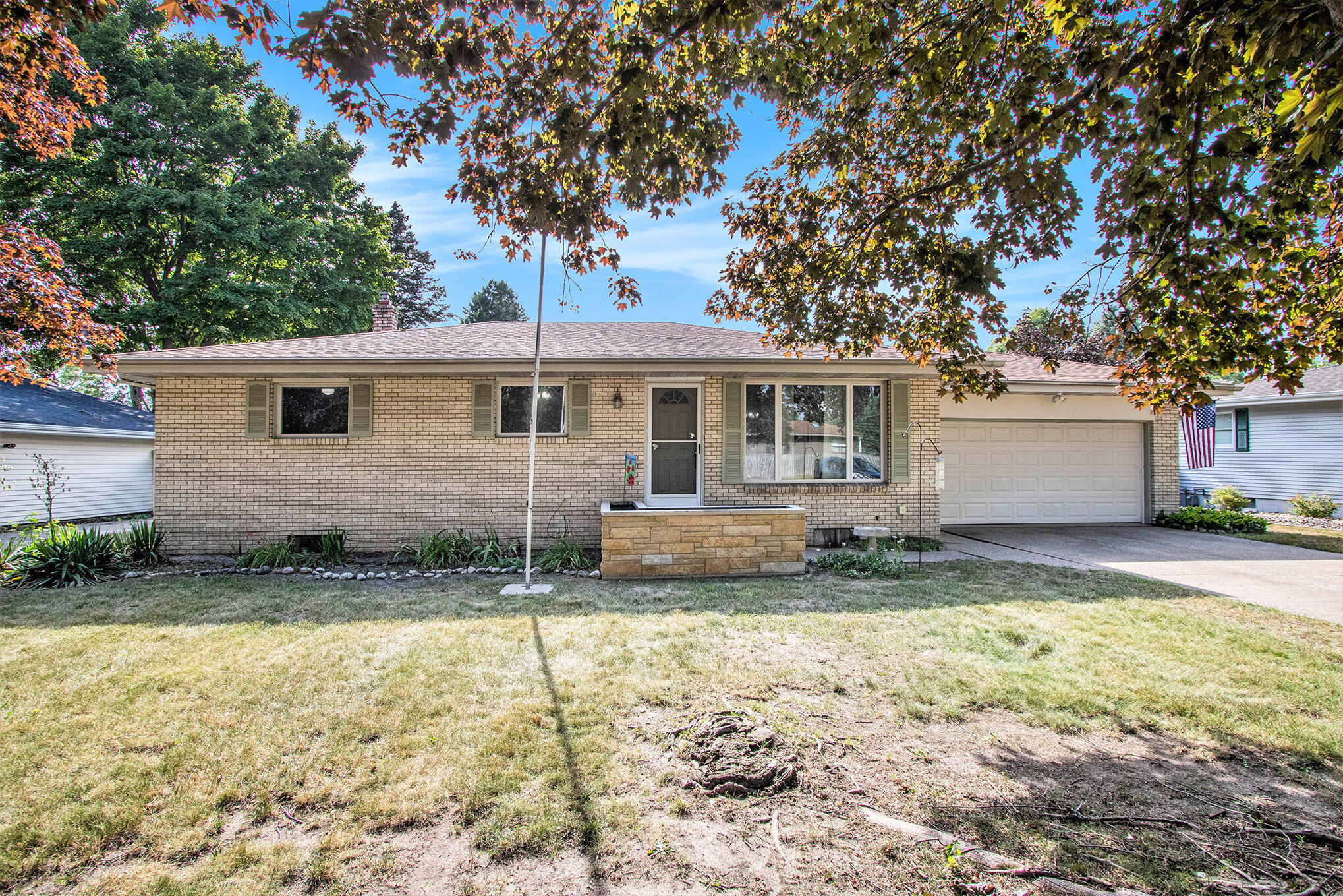 Property Photo:  2256 Lynn Drive  MI 49085 