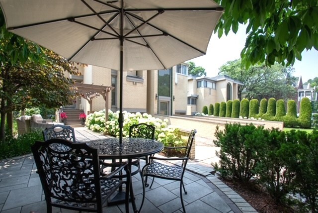 Property Photo: 1150 E 49th Street IL 60615