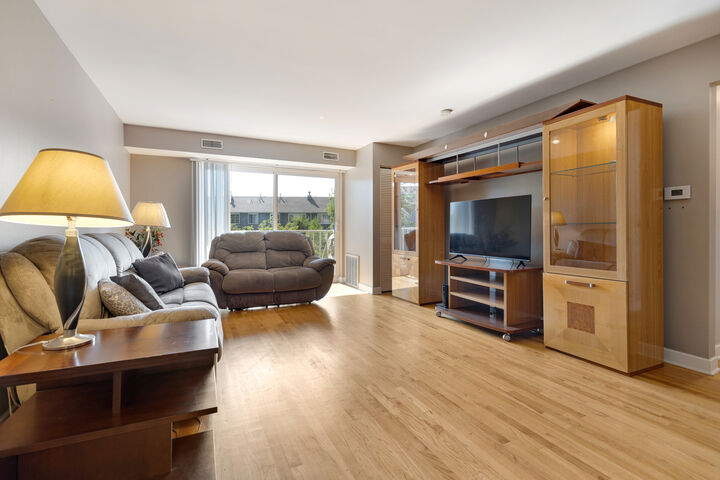 Property Photo:  5400 Astor Lane 203  IL 60008 