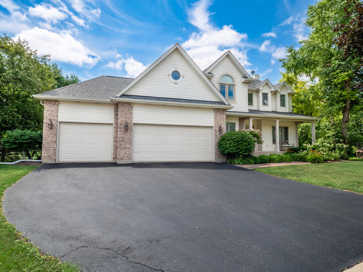 Property Photo: 3043 Wolf Court IL 60115