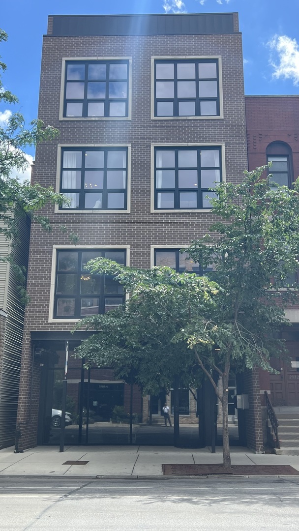 2930 N Lincoln Avenue 3  Chicago IL 60657 photo