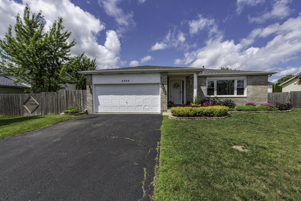 Property Photo: 4208 Primrose Court IL 60099