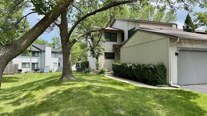807 Hughes Place  Vernon Hills IL 60061 photo
