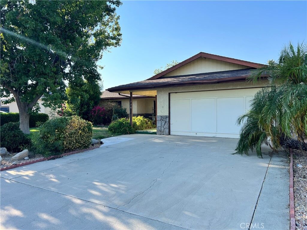 Property Photo:  736 Marquesa Court  CA 92543
