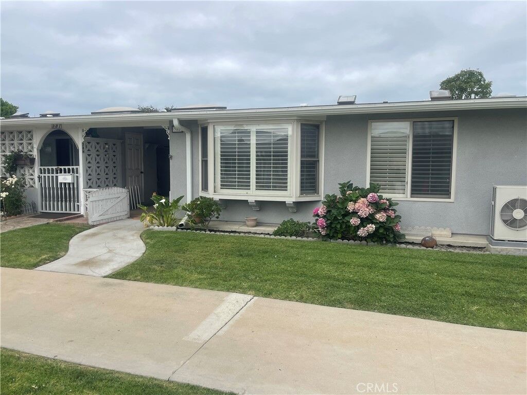 Property Photo:  1622 Merion Way 2 38H  CA 90740 