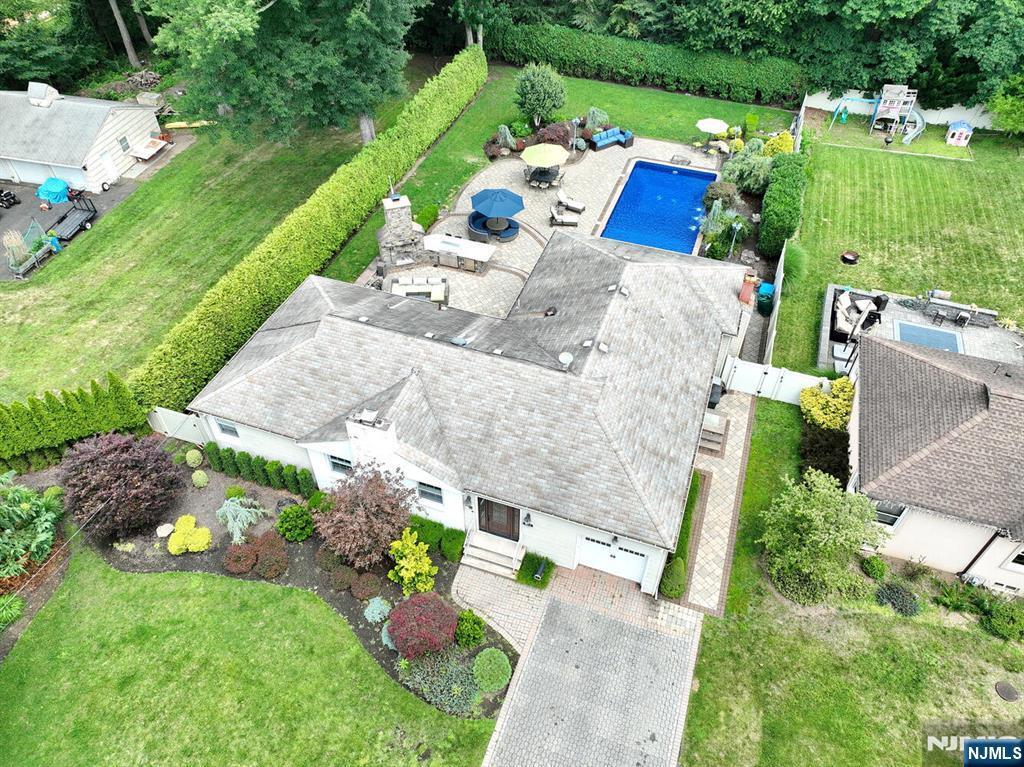 Property Photo: 324 Calvin Court NJ 07481