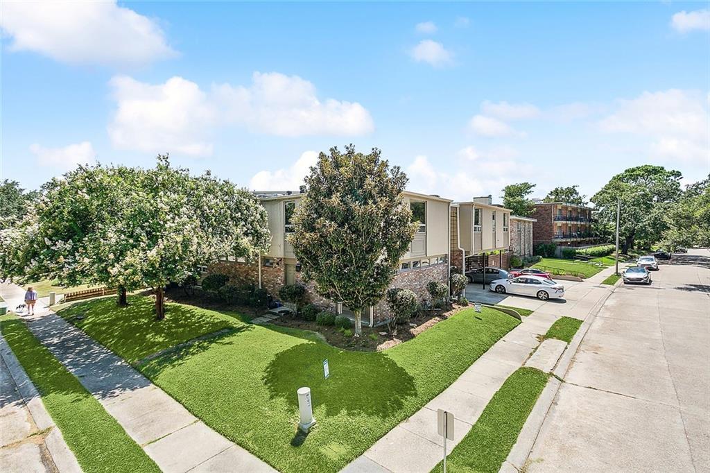 Property Photo: 330 Jewel Street 2C LA 70124