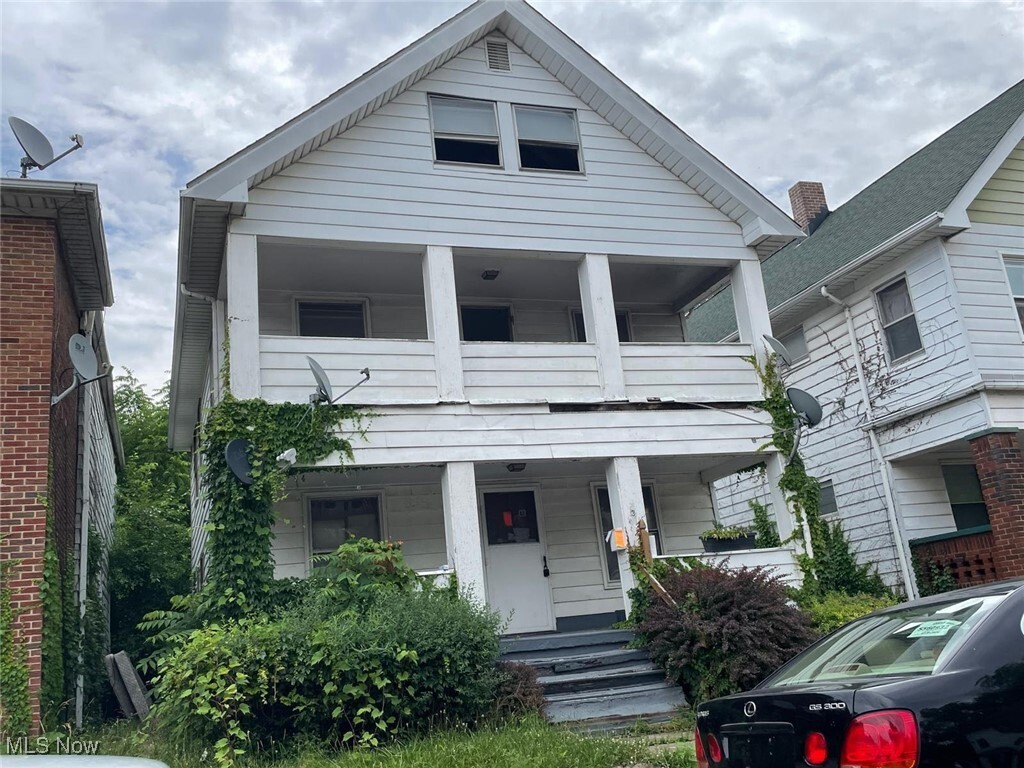 Property Photo: 737 E 165th Street OH 44110