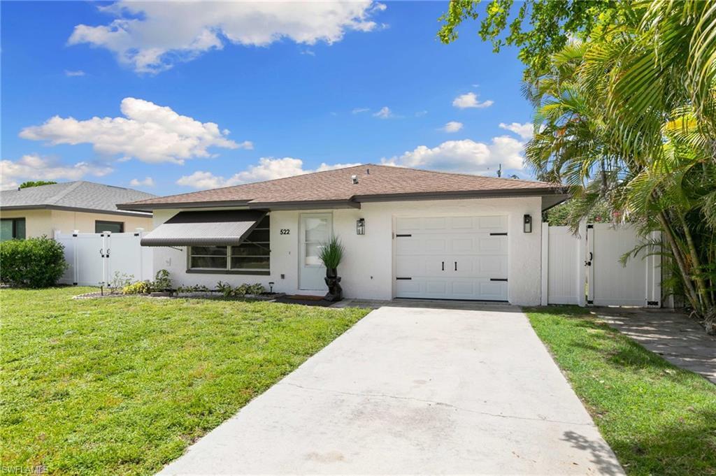 Property Photo: 522 108th Ave N FL 34108