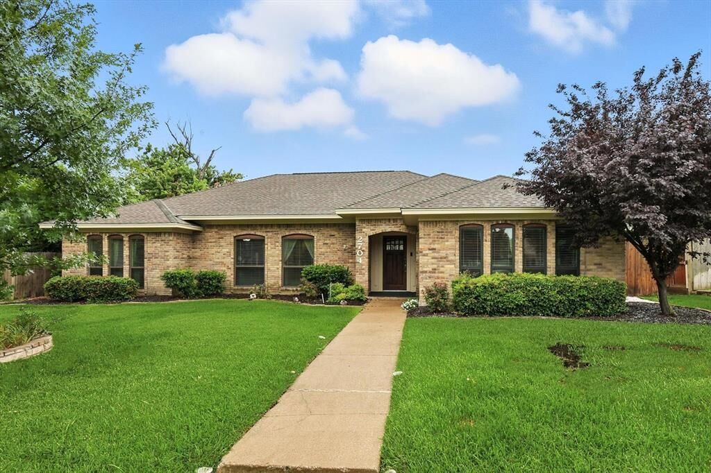 Property Photo:  2704 Fountain Head Drive  TX 75023 