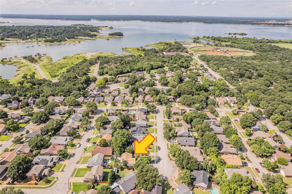 Property Photo: 2213 Thistlewood Court TX 76051