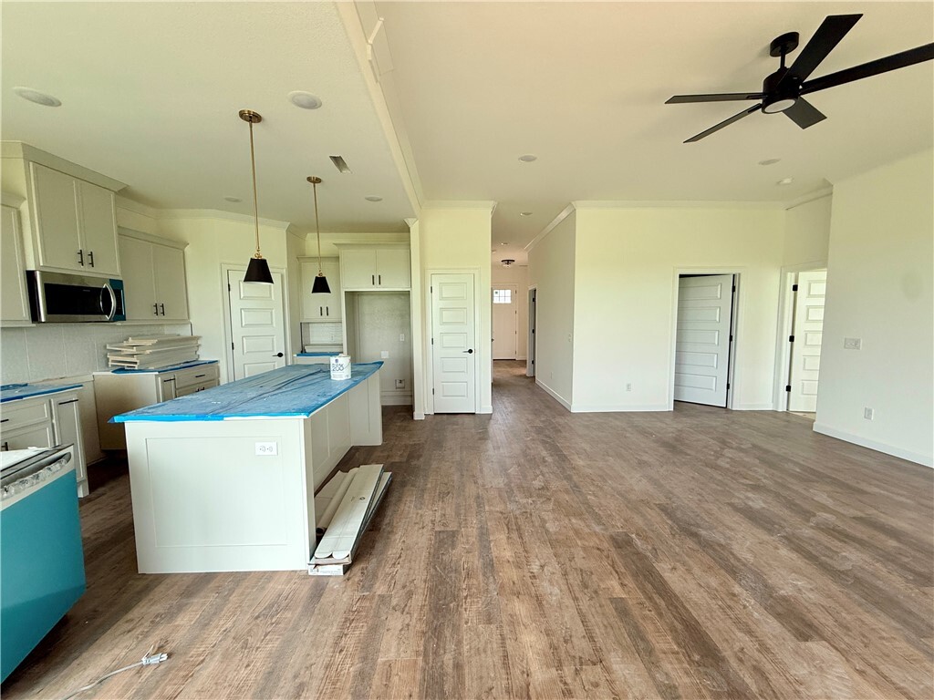 Property Photo:  1811 Edwards Street  AR 72751 