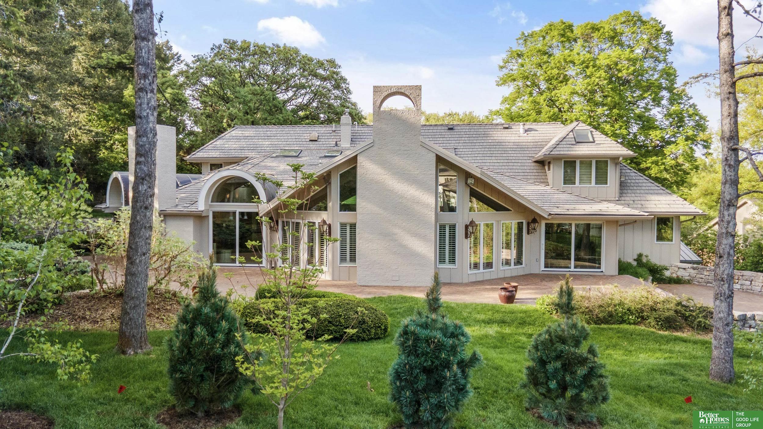 Property Photo: 9465 Jackson Circle NE 68114