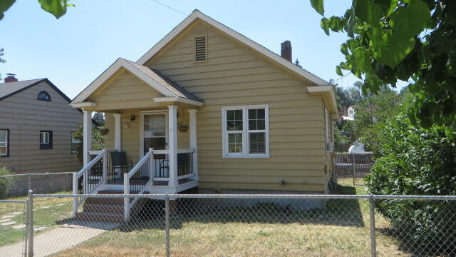 Property Photo: 1828 Oregon Avenue OR 97601