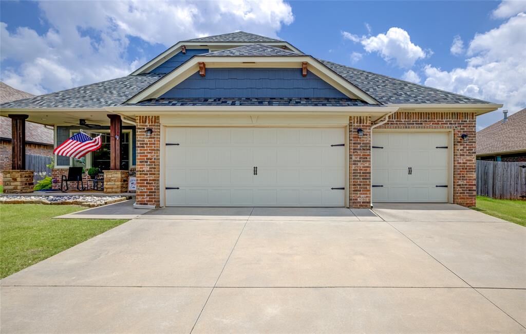 Property Photo: 1420 Sonoma Lakes Boulevard OK 73160