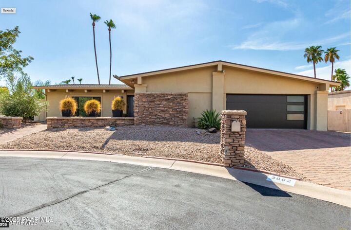 3002 E Golden Vista Lane  Phoenix AZ 85028 photo