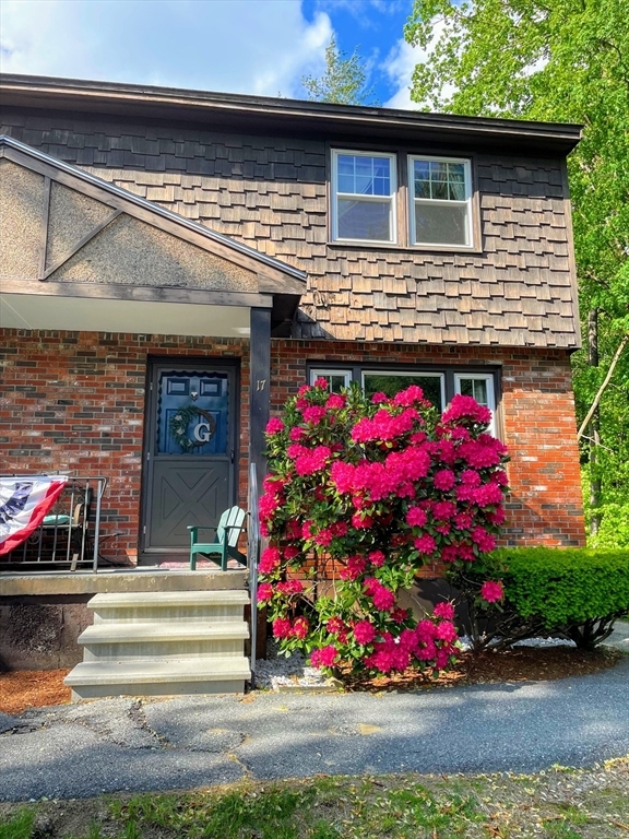 Property Photo:  17 Midridge Cir 17  NH 03053 