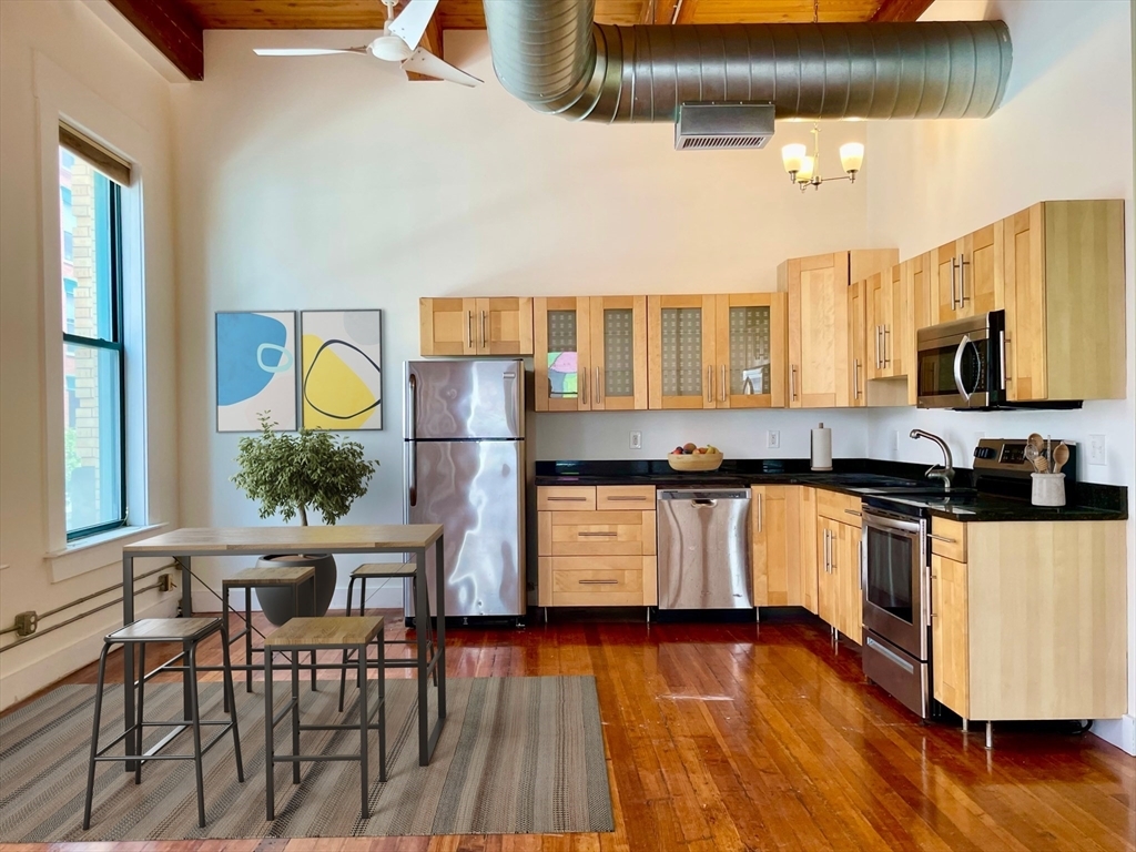 Property Photo: 49 Munroe St 201 MA 01901