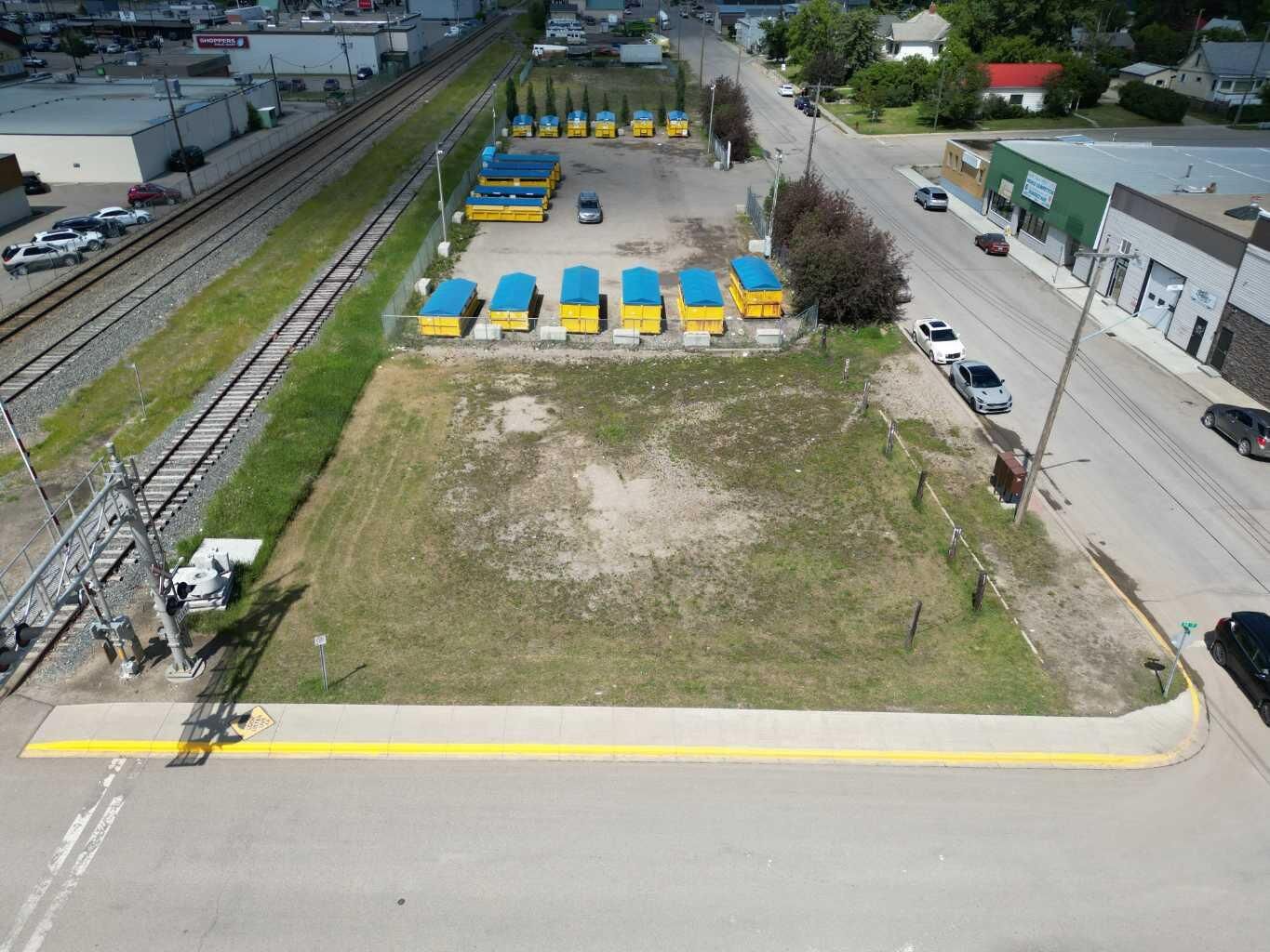Photo de la propriété:  4950 49 Avenue  AB T4H 1E4 