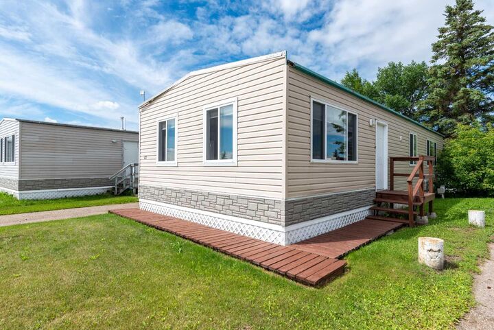 Property Photo: 5308 57 Street 67 AB T9V 2A3