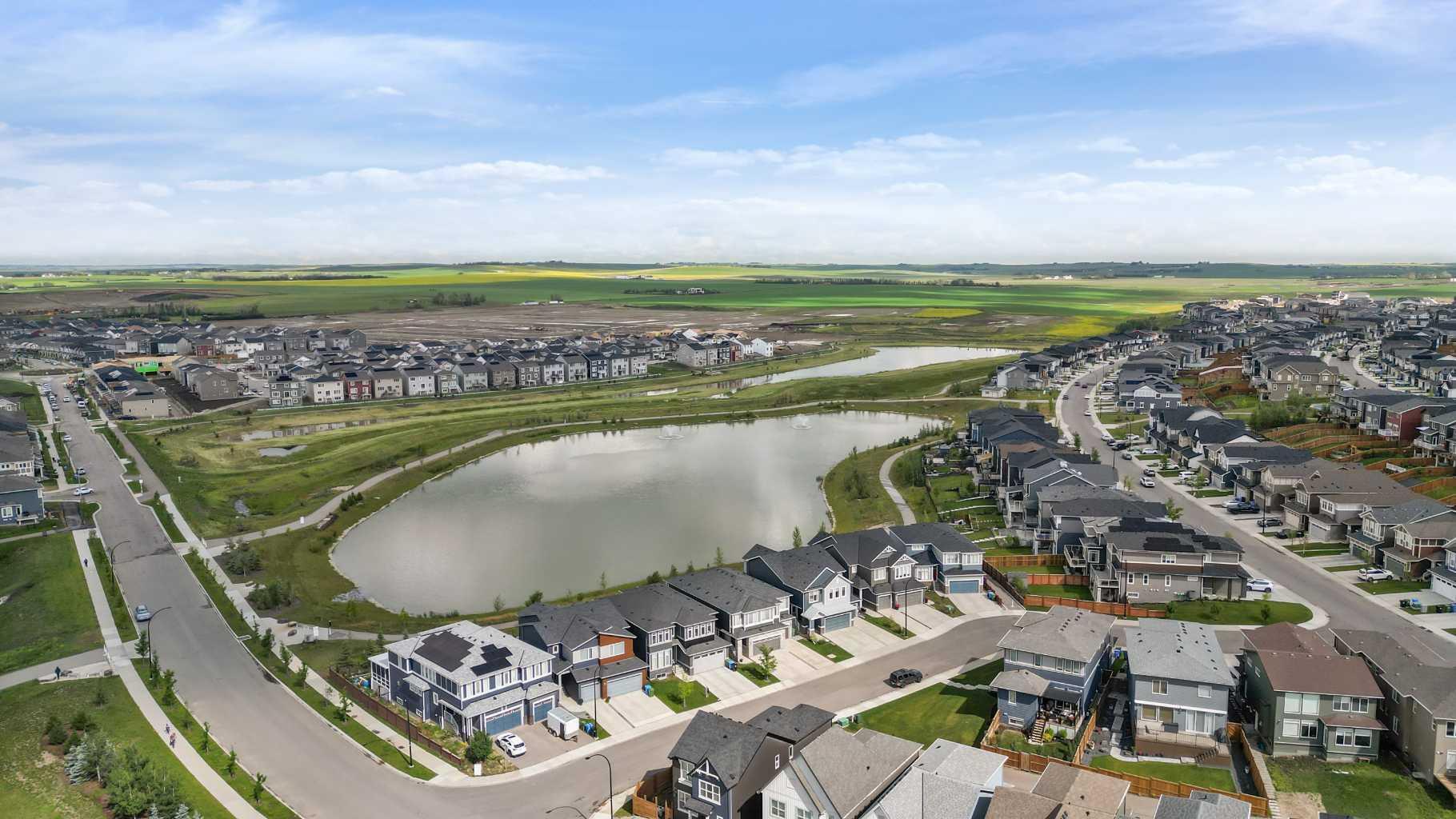 Photo de la propriété:  29 Lucas Cove NW  AB T3P 1M4 