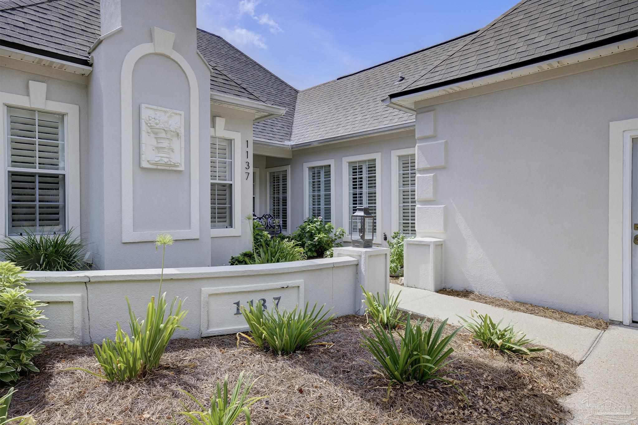 Property Photo: 1137 Willowood Cir FL 32563
