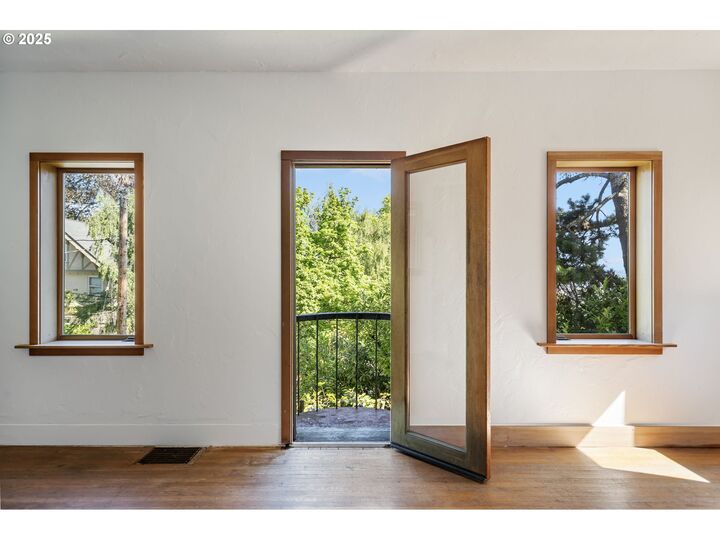 Property Photo: 3366 NW Franklin Ct OR 97210