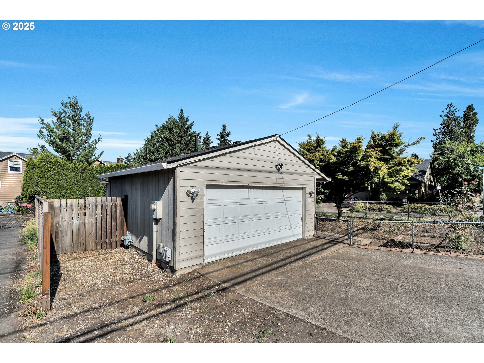 Property Photo:  4327 SE 136th Ave  OR 97236 