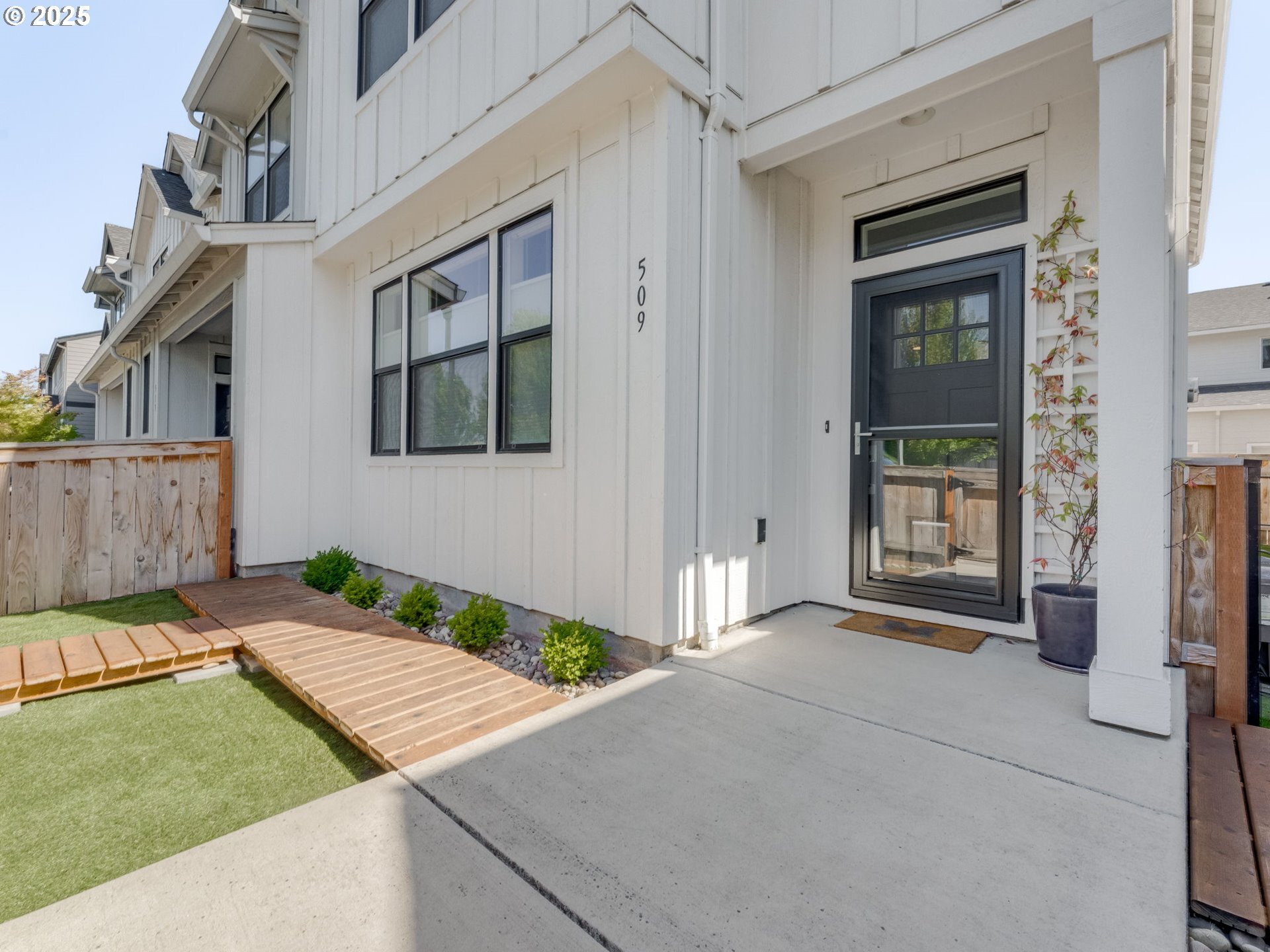 Property Photo:  509 NE 72nd St  WA 98665 