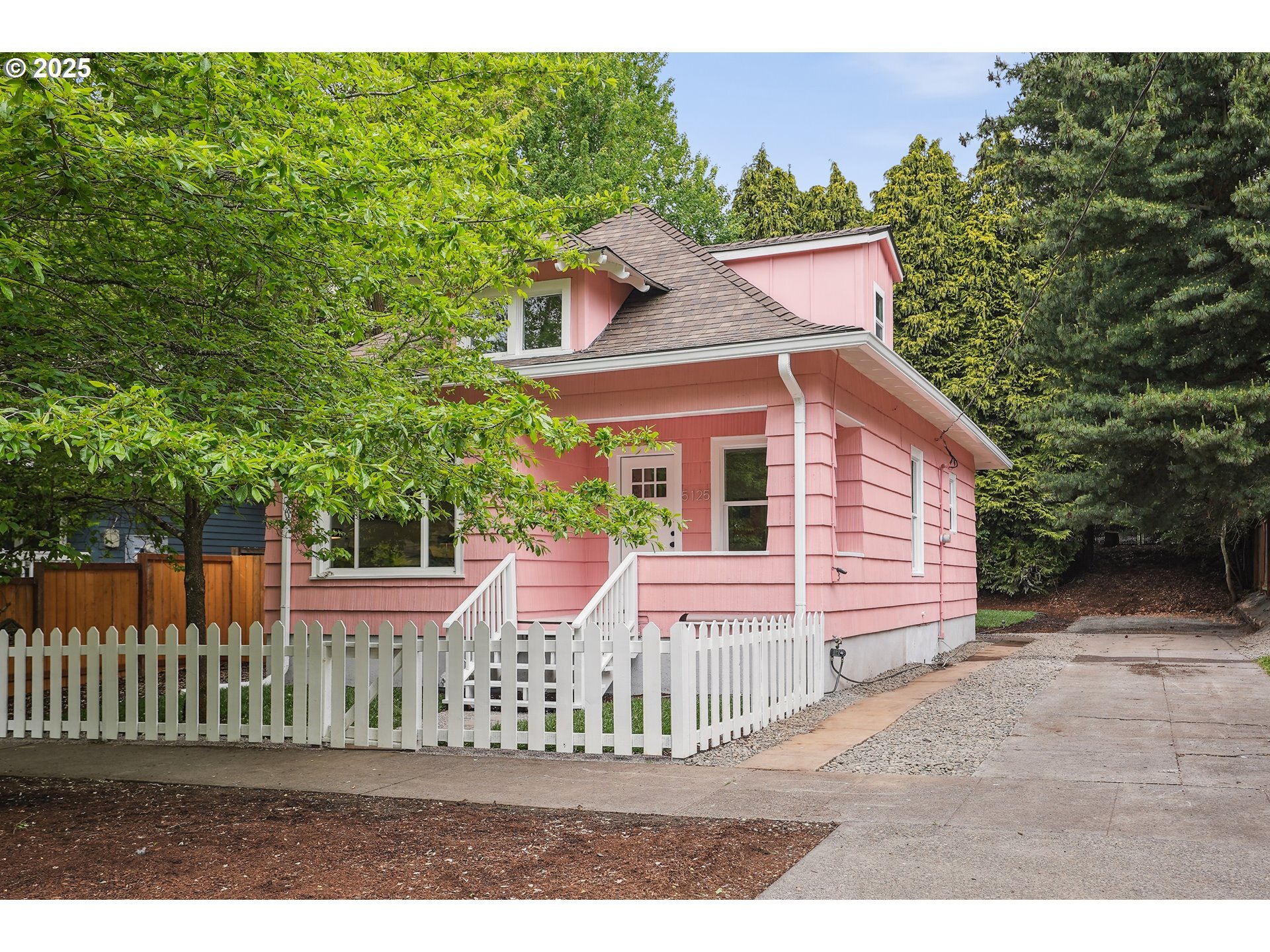 Property Photo:  5125 NE Flanders St  OR 97213 