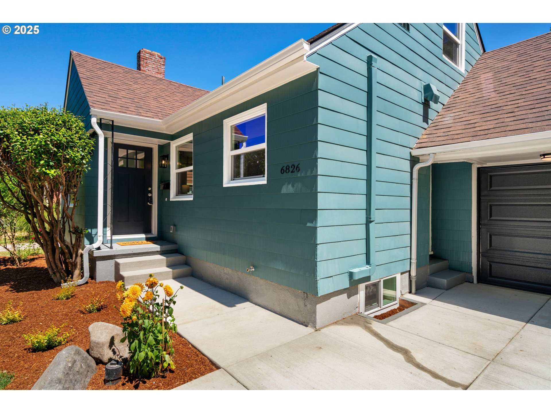 Property Photo: 6826 NE 23rd Ave OR 97211