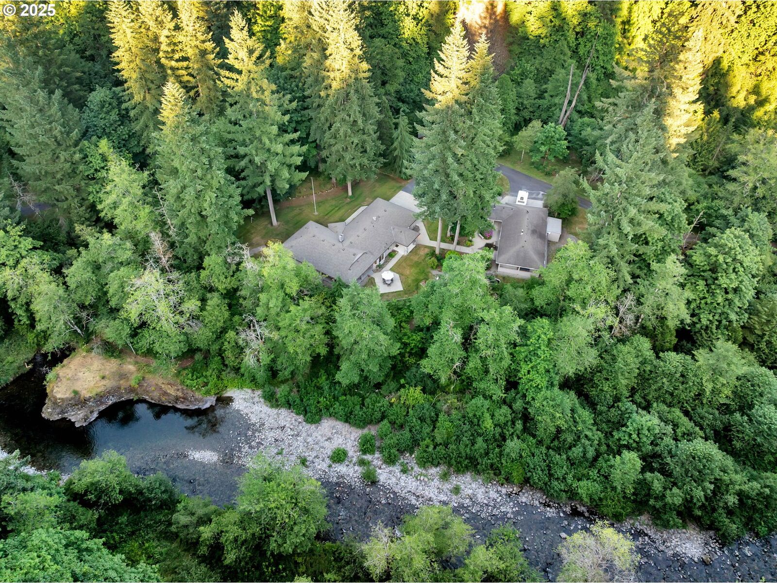 Property Photo:  