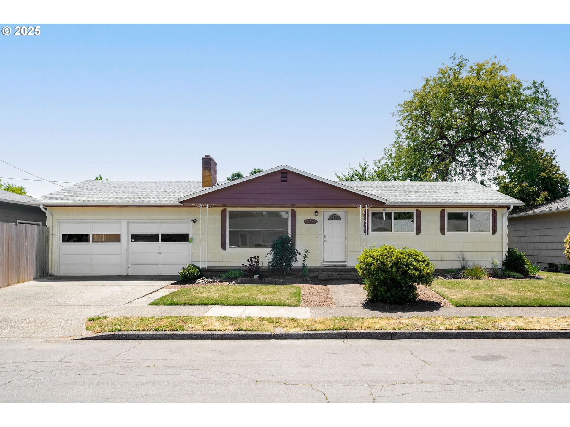 Property Photo: 21936 SE Yamhill St OR 97030